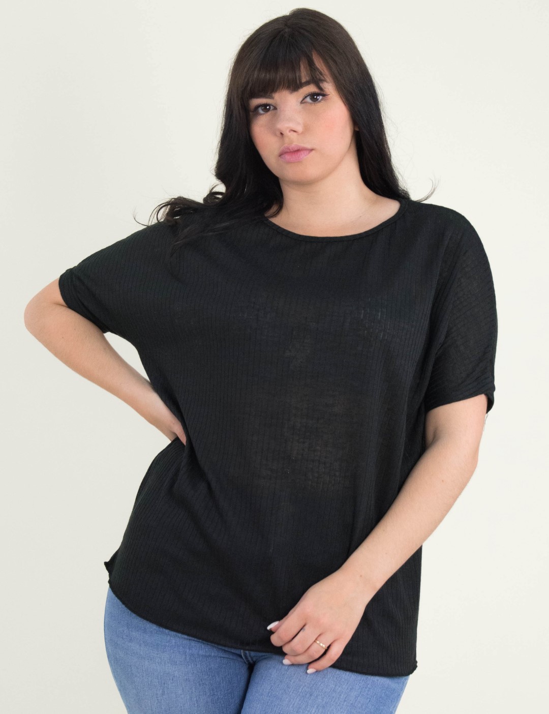 Γυναικεία μαύρη μονόχρωμη κοντομάνικη μπλούζα Plus Size 31721